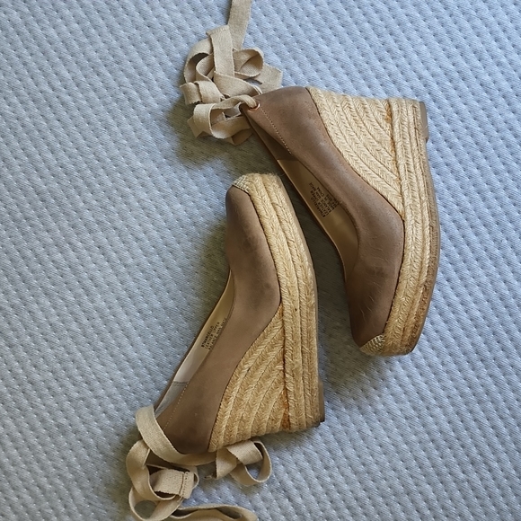 Boutique 9 Marcello wedge platform pumps ankle wrap sandals - Picture 7 of 7